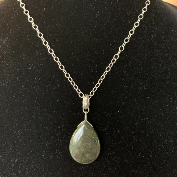Serpentine Necklace. Beautiful green pendant on a silver chain. 16"-18" necklace - Picture 1 of 5